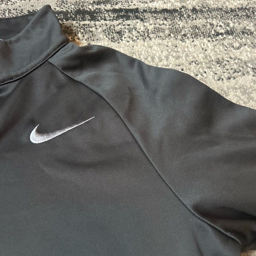 NIKE Dri-Fit Quarter Zip Pull-Over - Picture 6 of 13